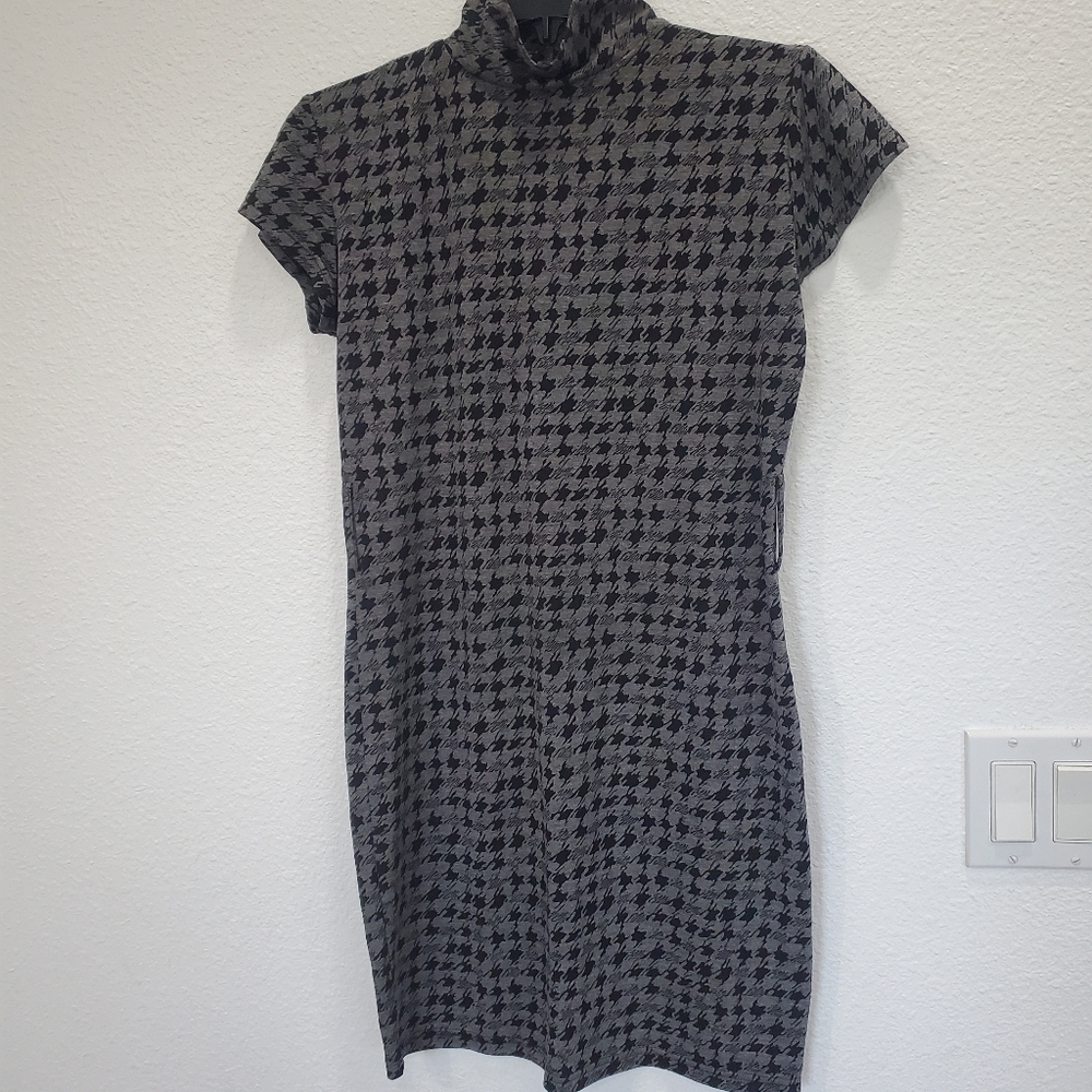 Houndstooth Print Dress - Casual Chic Sleeveless Mini Dress - Comfortable Fit‎